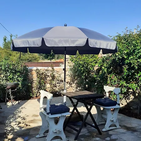 Charming House In Parada With Mountain View And Fenced Garden Holiday home